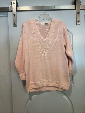 Vintage Victoria’s Secret Moda Intl Blush Pink V-Neck Floral Knit Sweater.